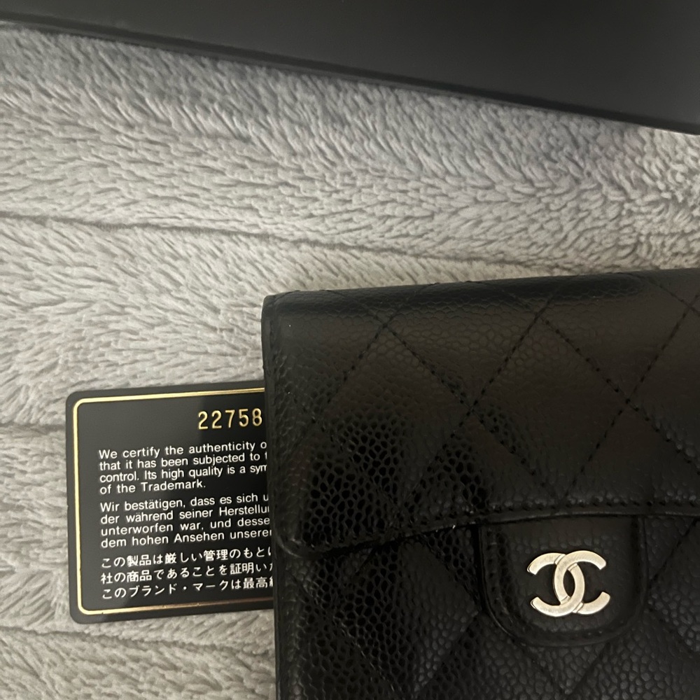 Chanel Caviar Classic Small Compact Flap Wallet - Picture 4 of 8